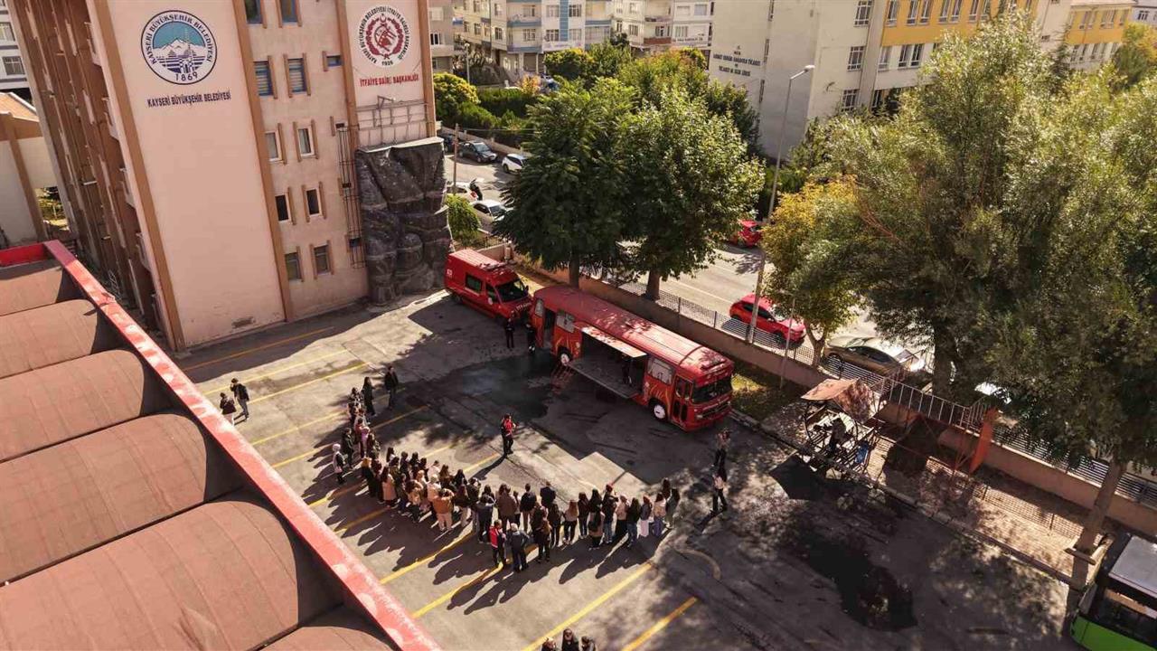 Kayseri'de Öğrencilere Afet Hazırlık Eğitimi Verildi