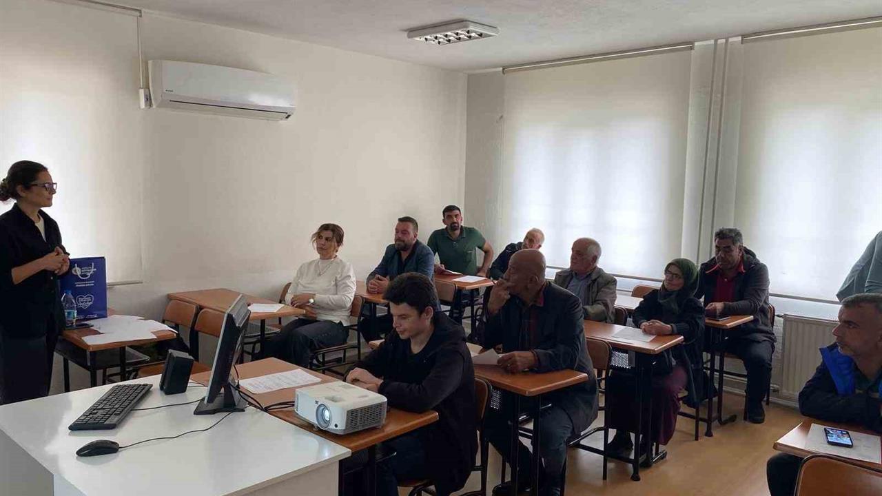 Antalya'da Tarımsal Eğitimler Devam Ediyor