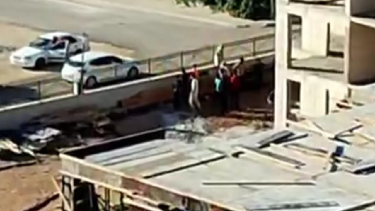 Mersin'de İnşaat İşçisı Yuksekten Düşerek Yaralandı