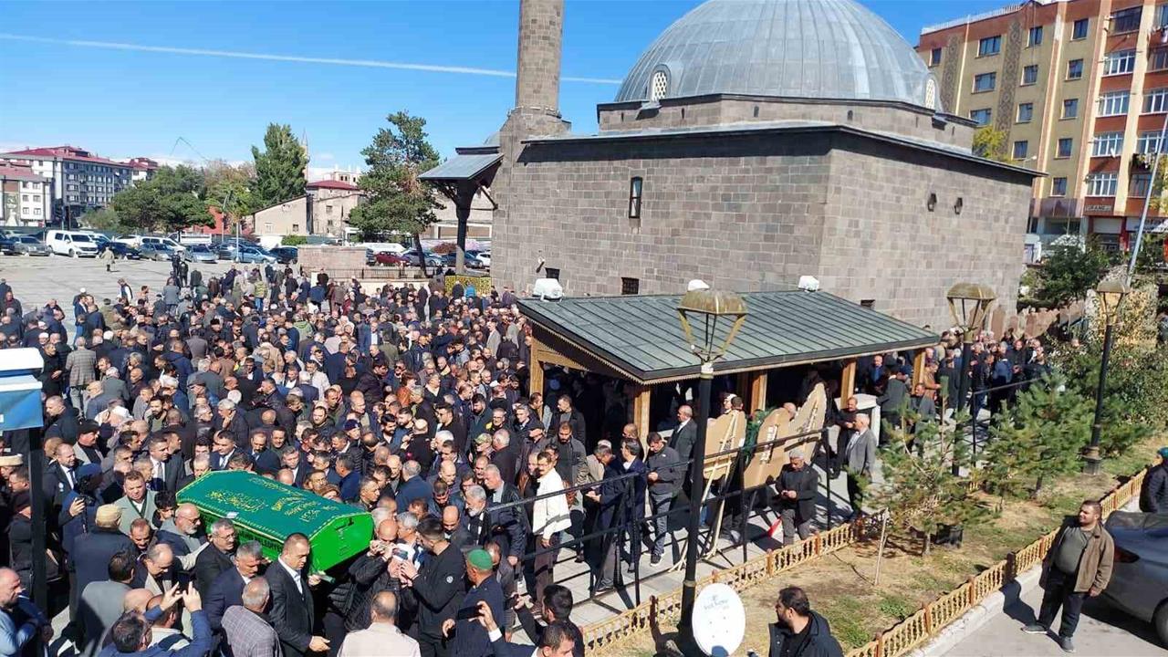 Erzurum'da MHP'li Eski Başkan İsmail Hakkı Asiltürk Uğurlandı