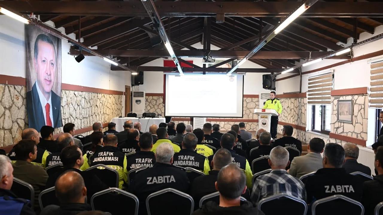 Kırklareli'nde Polis ve Jandarma Hız Sınırlama Uygulamaları İçin Bilgilendirildi