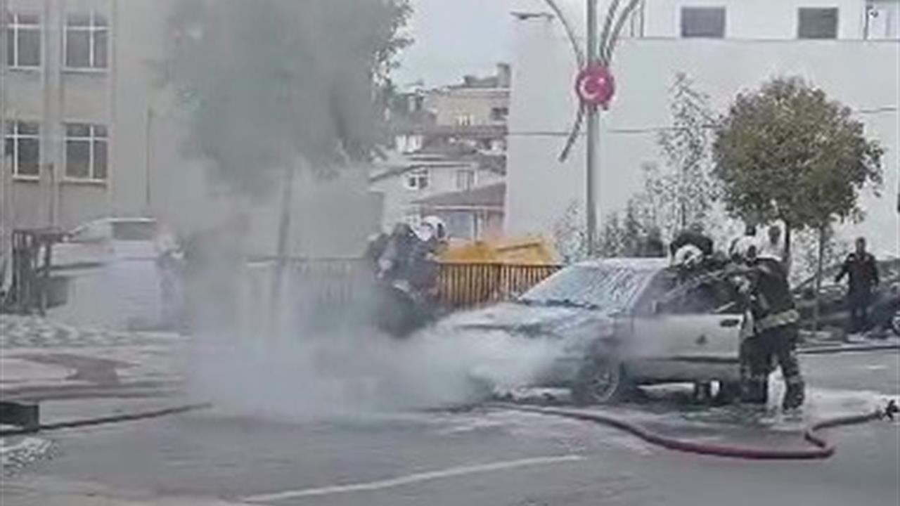 Kocaeli'de Otomobilde Yangın: Araç Kullanılamaz Hale Geldi