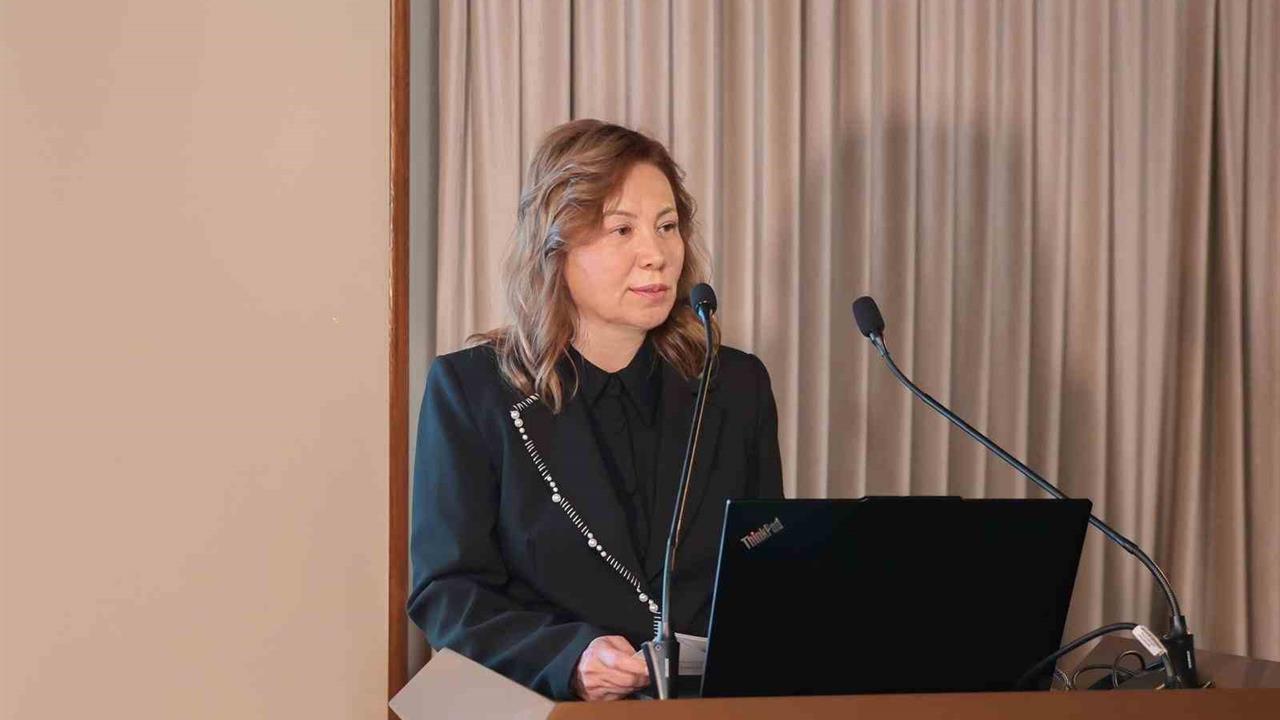 Prof. Dr. Fatma Aydın'a Yılın Üstün Başarı Ödülü Verildi