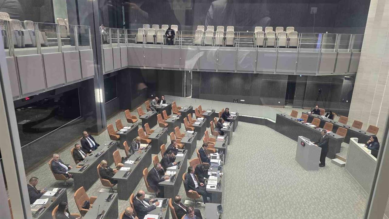 KKTC Meclisi'nde İki Devletli Çözüm Tartışması: Muhalefet Terk Etti