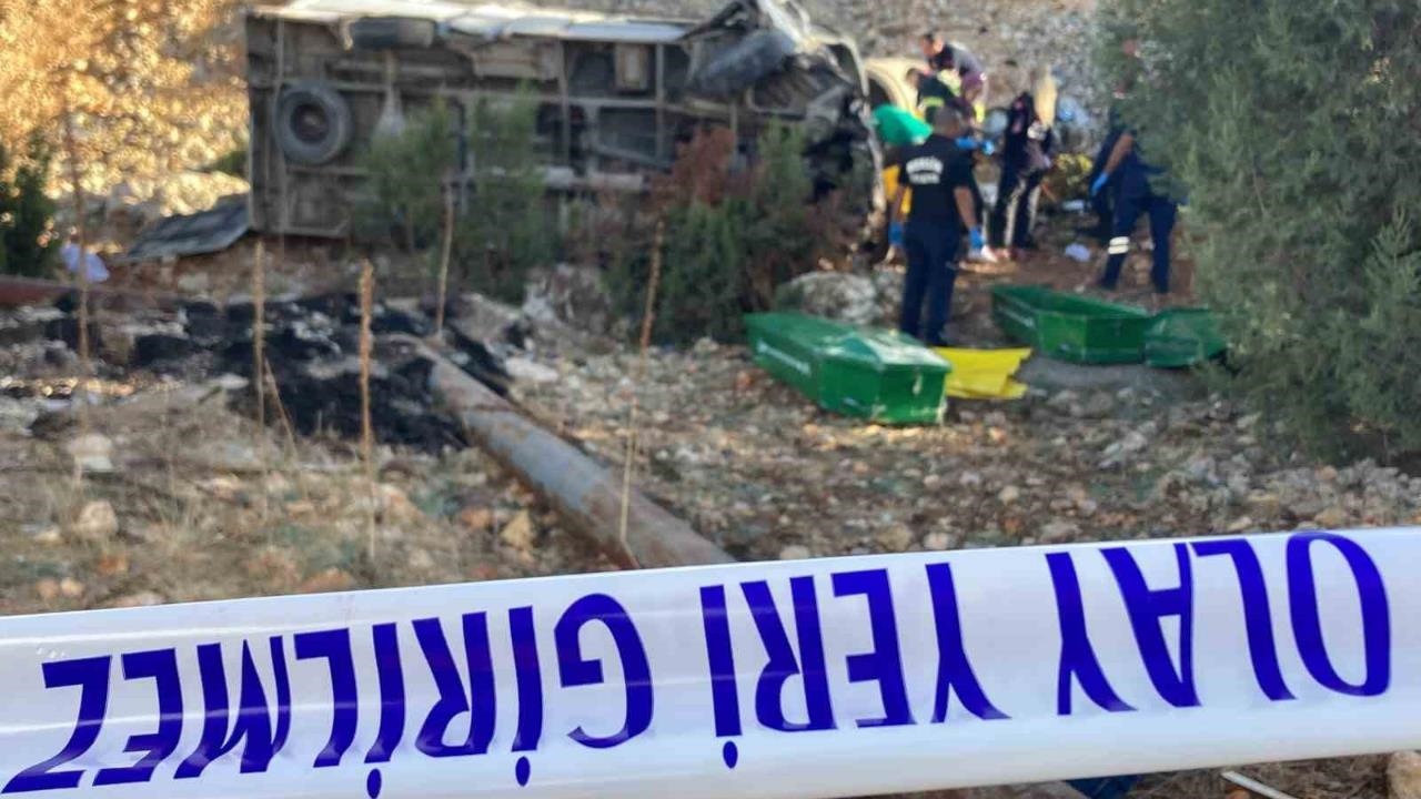 6 İşçi Kazada Hayatını Kaybetmişti: Erdemli’de Facia Gibi Kazada Ehliyetsiz Olduğu Tespit Edilen Sürücü Tutuklandı!