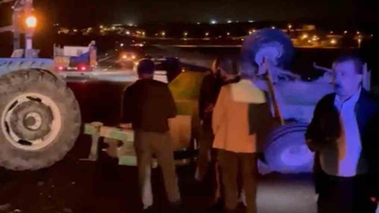 Siirt'te Ticari Araç ve Traktör Çarpıştı: 2 Yaralı