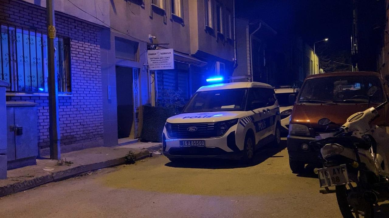 Bursa İnegöl'de Genç Bir Adam Evinde Ölü Bulundu: Sır Perdesi Aralanıyor