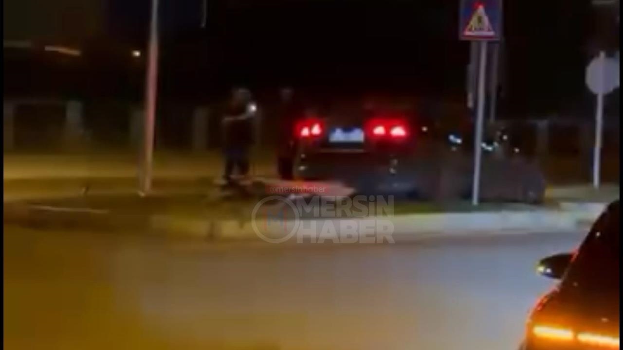 Mersin Yenişehir'de Kaza: Araç Orta Refüje Çıktı