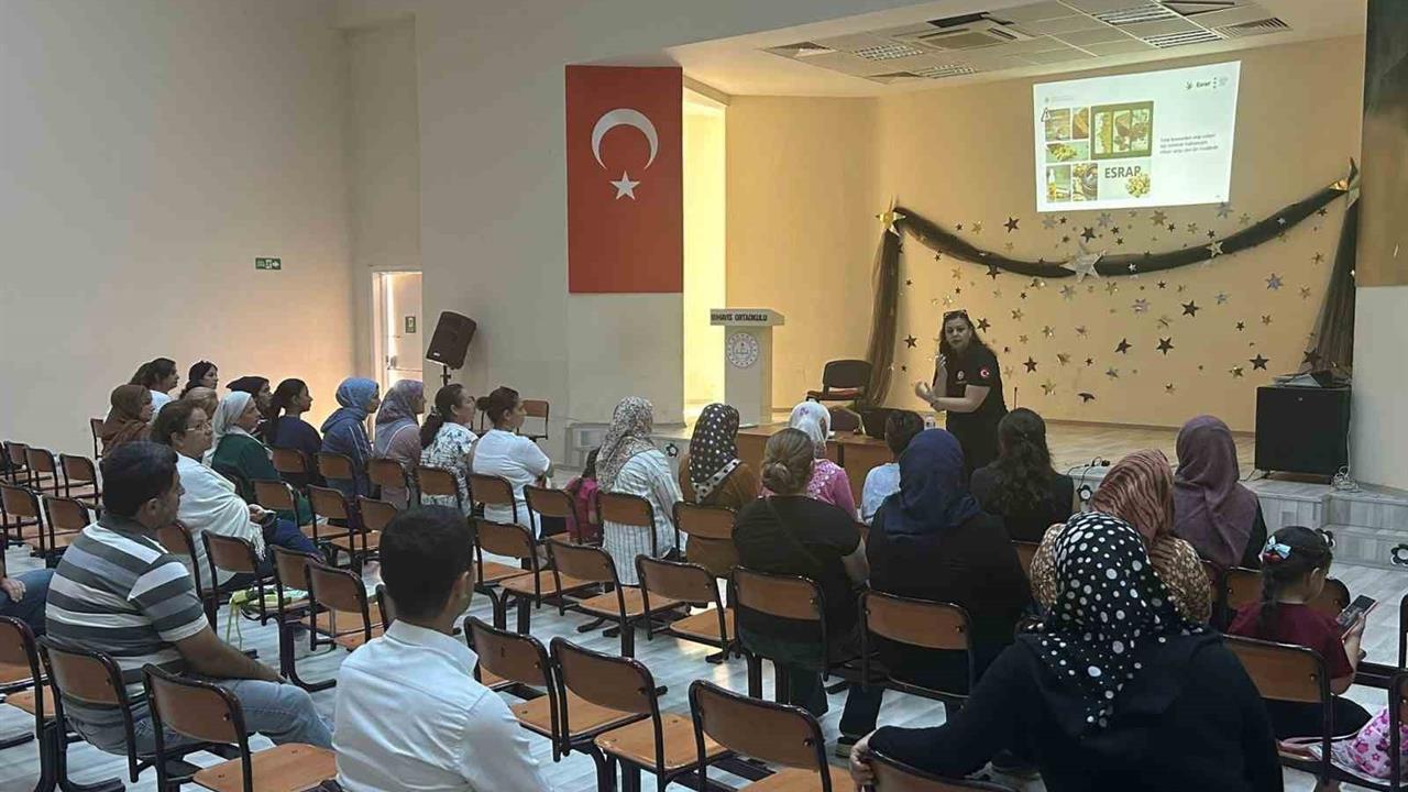 Mersin'de Annelere Madde Bağımlılığı Eğitimi Verildi