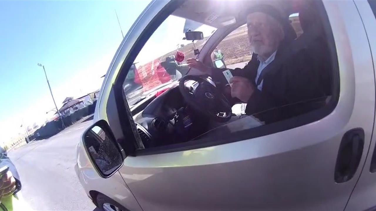 Bayburt'ta 76 Yaşındaki Hüseyin Dedenin Bayrak Sevgisi Takdir Topladı