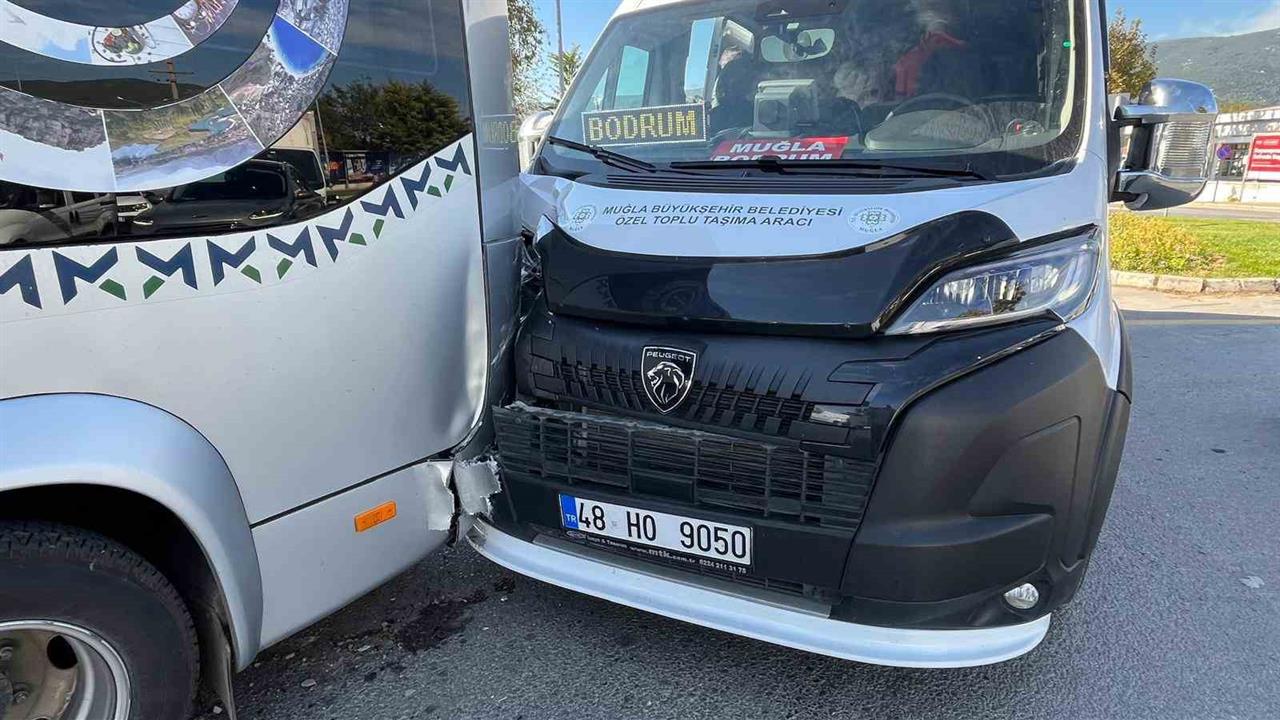 Menteşe'de Zincirleme Trafik Kazası: Maddi Hasar Var