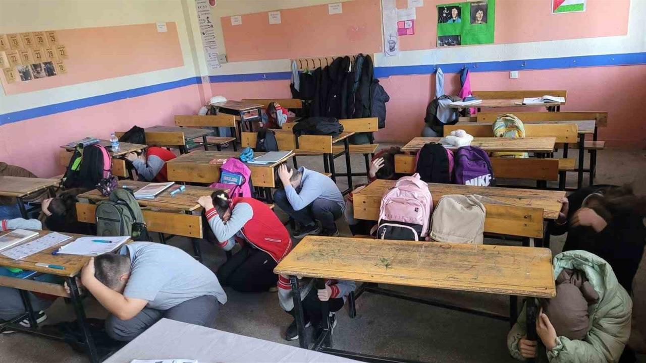 Bolvadin'de Deprem Tatbikatı Gerçekleşti