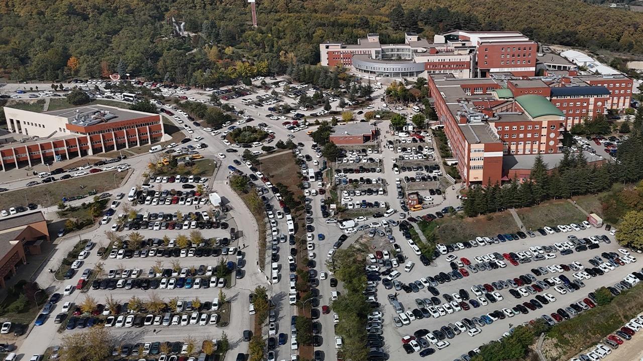 Bolu'da Hastane Çevresinde Park Sorunu Yaşanıyor