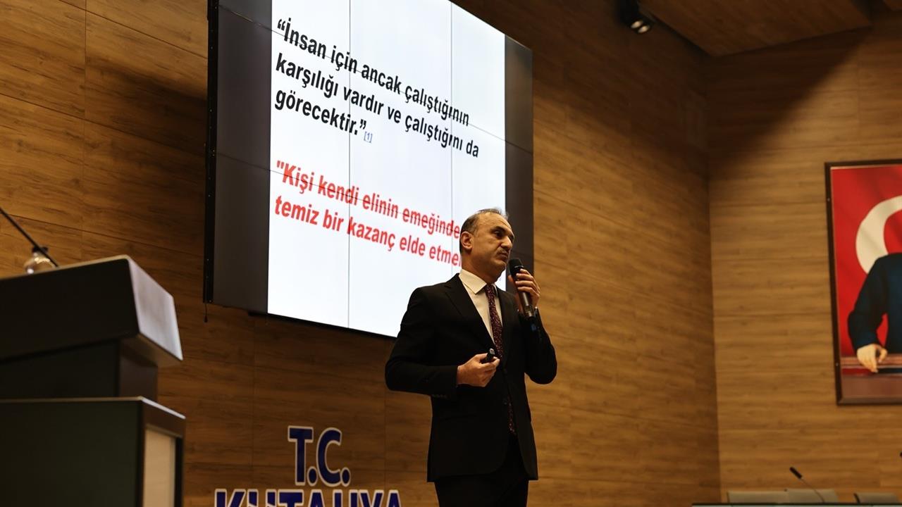 Kütahya Belediyesi'nden Personeline İş Ahlakı Eğitimi