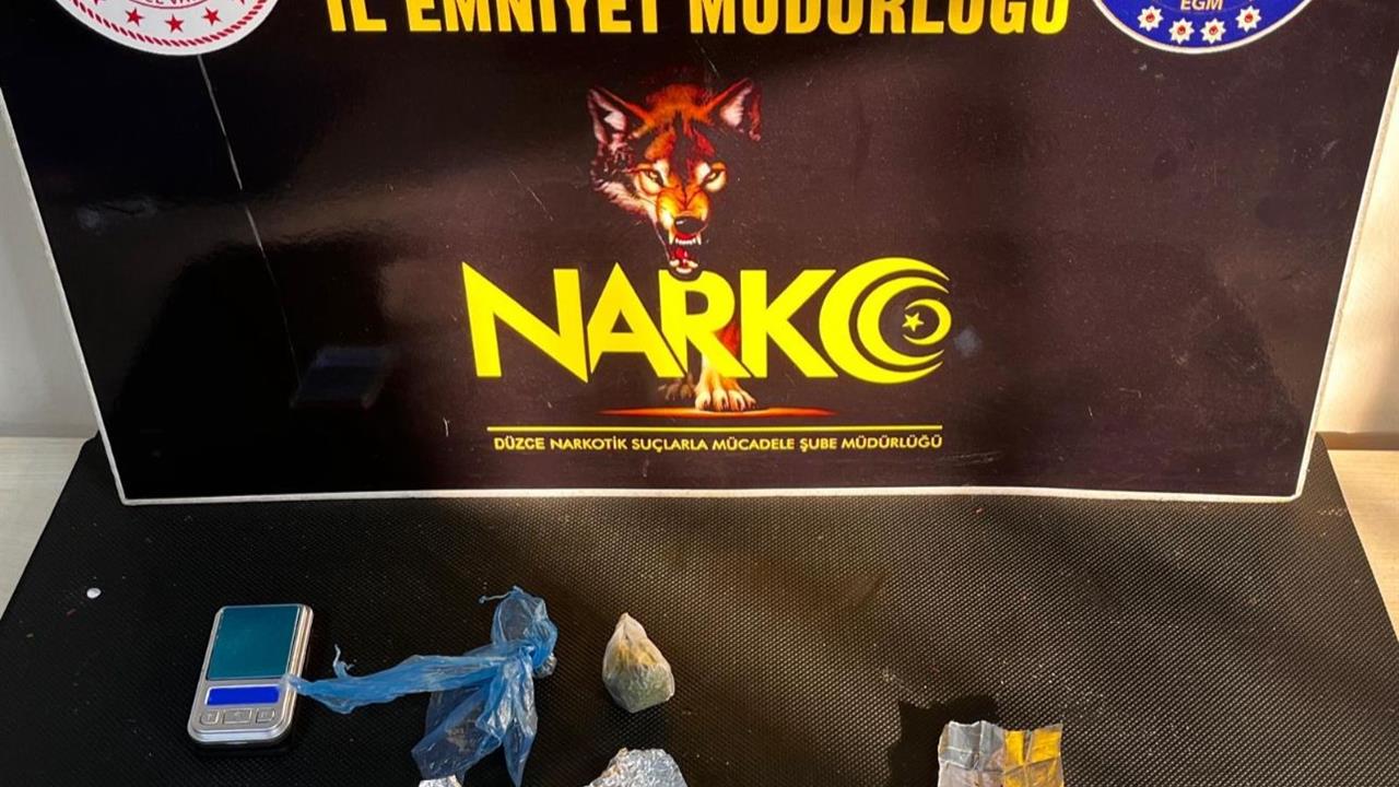 Düzce'de Uyuşturucu Operasyonu: 17 Suç Kaydıyla Tutuklandı