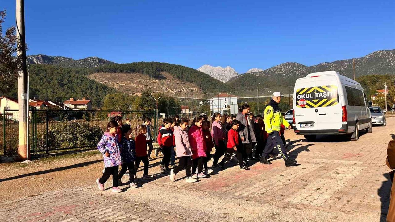 Eğirdir'de Öğrencilere Trafik Eğitimi Verildi