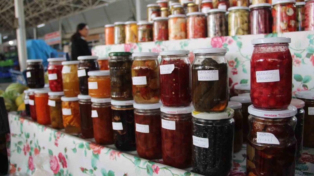 Menteşe'de Ev Yapımı Reçel Tezgahı İlgi Odağı