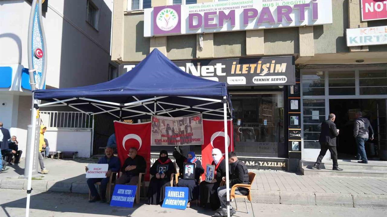 Muş'ta Annelerin Evlat Nöbeti Sürüyor