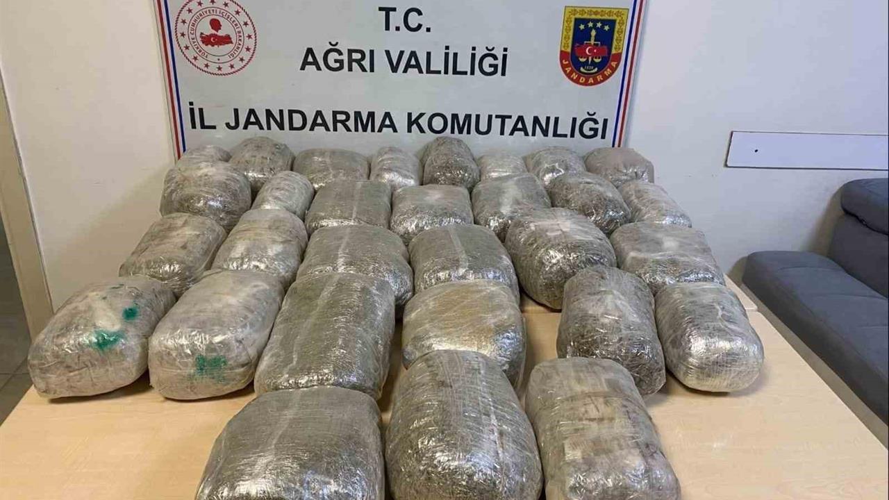 Ağrı'da 32 Kilogram Esrar Ele Geçirildi
