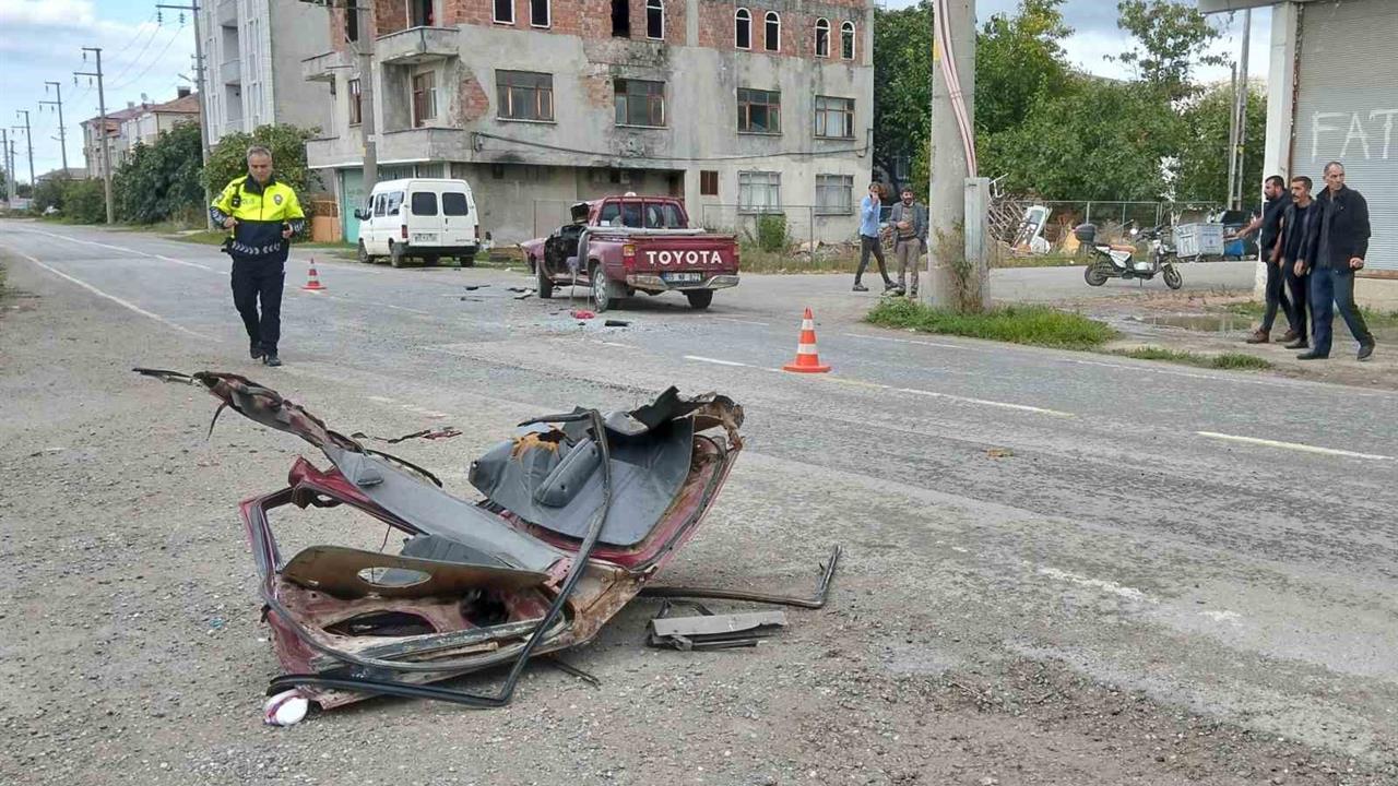 Bafra'da Kamyon ve Pikap Çarpıştı: 1 Yaralı