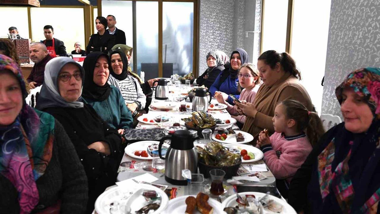 Osmangazi'de Mahalle Buluşması: Başkan Aydın Vatandaşlarla Kahvaltıda Buluştu