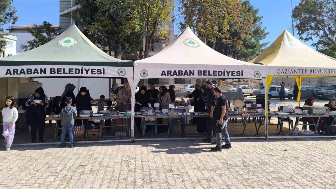 Gaziantep'te Gazze İçin Hayır Çarşısı Açıldı