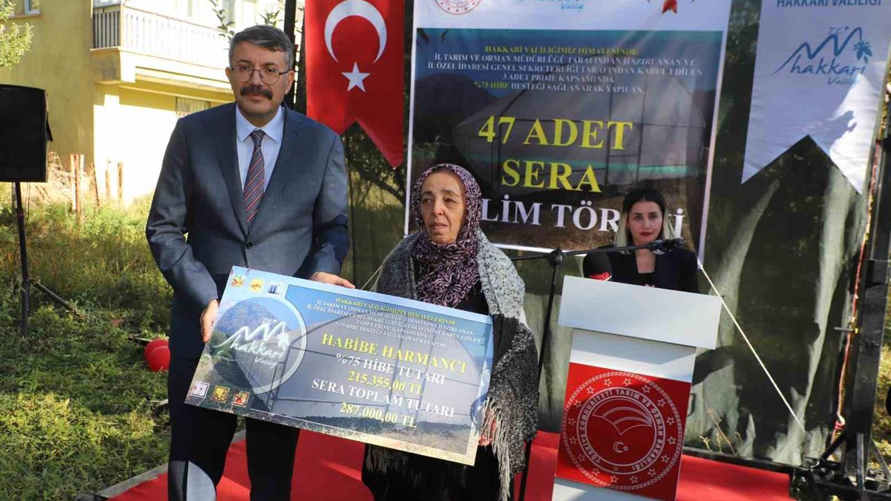 Hakkari'de Kadın Çiftçilere Sera Teslimi Yapıldı