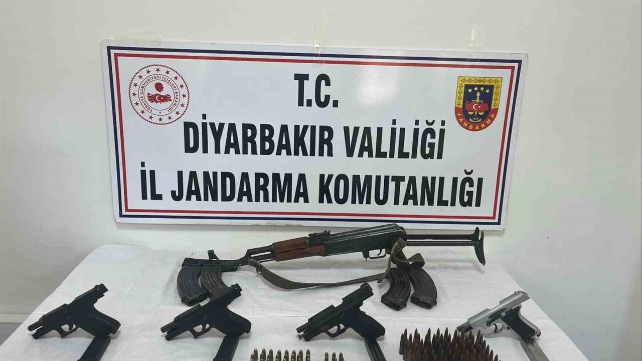 Diyarbakır'da Silah Kaçakçılığı Operasyonu: 5 Ruhsatsız Silah Ele Geçirildi