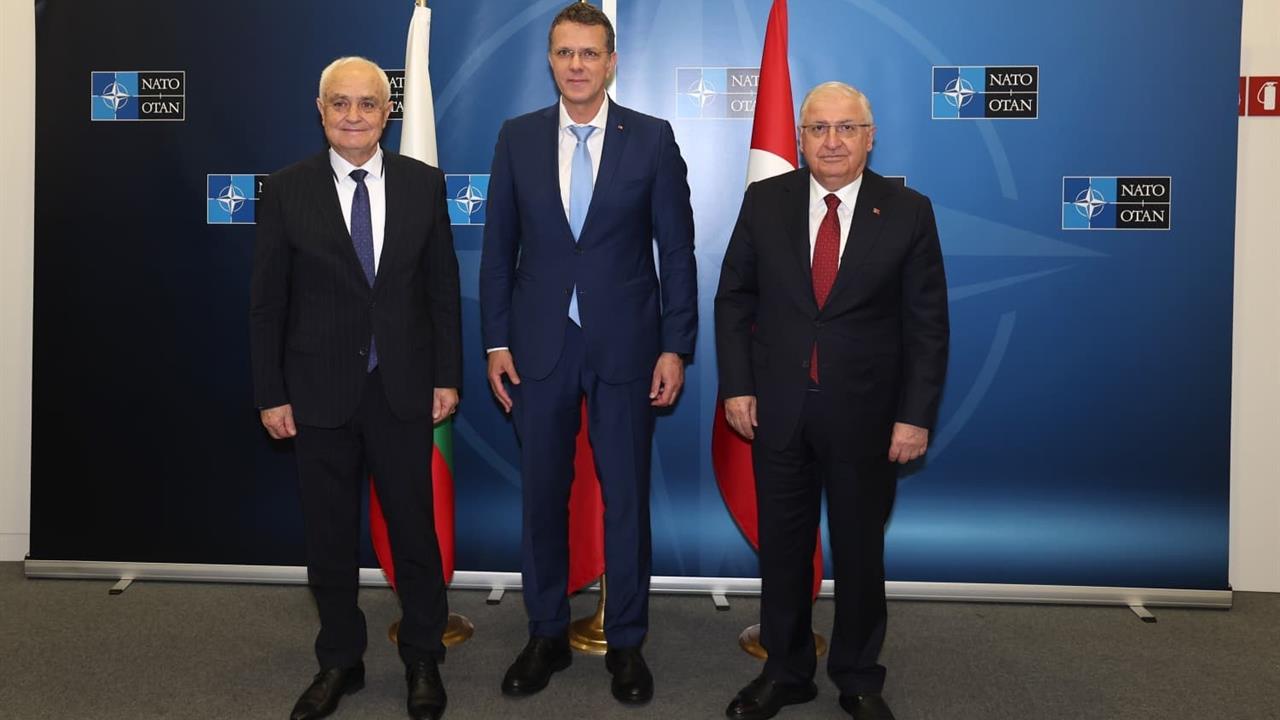 Brüksel'de Güler, Romanya ve Bulgaristan Savunma Bakanlarıyla Görüştü