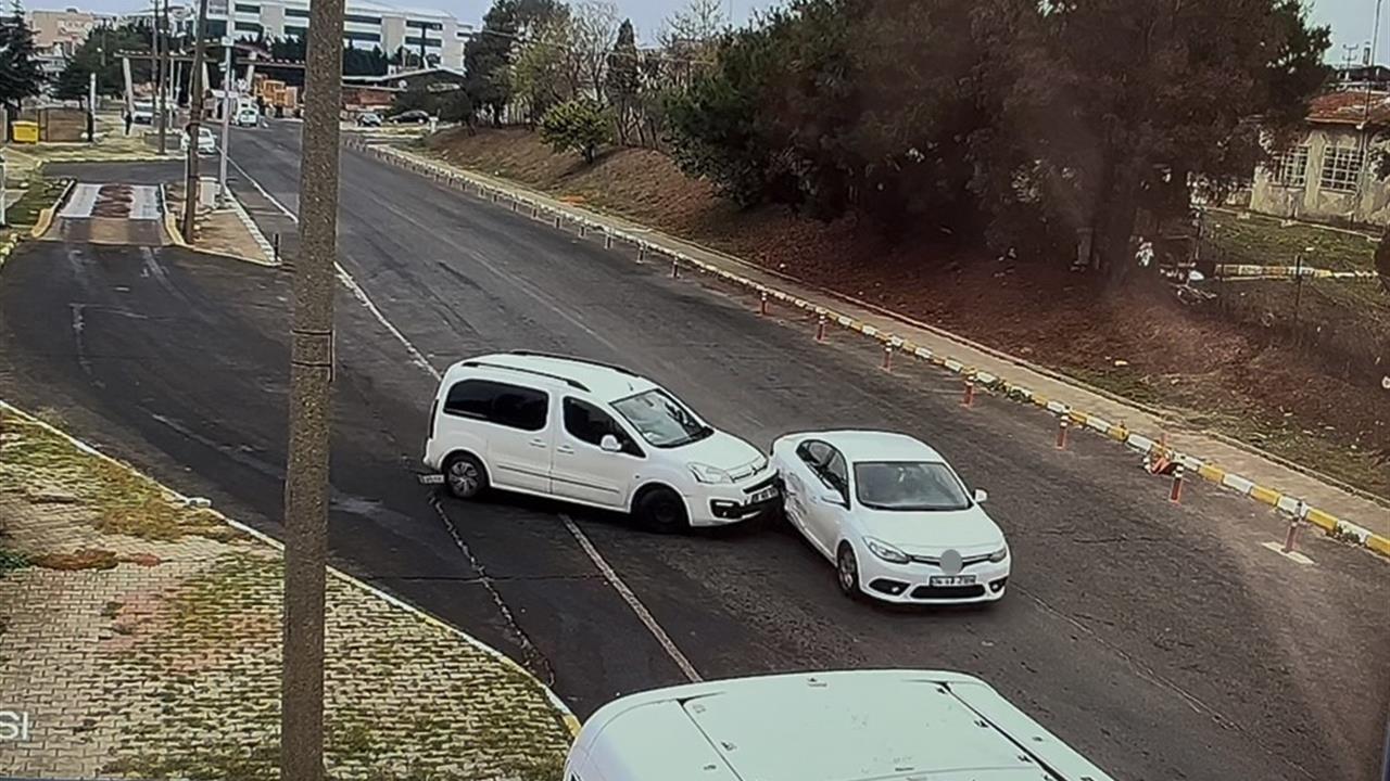 Tekirdağ'da Kontrolsüz Dönüş Kazası: 1 Yaralı