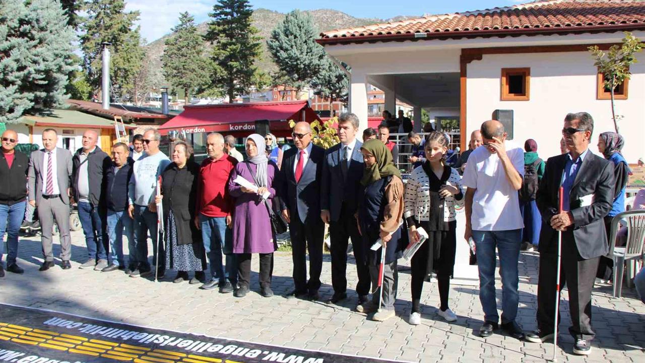 Amasya'da Görme Engellilere Beyaz Baston Dağıtımı Yapıldı