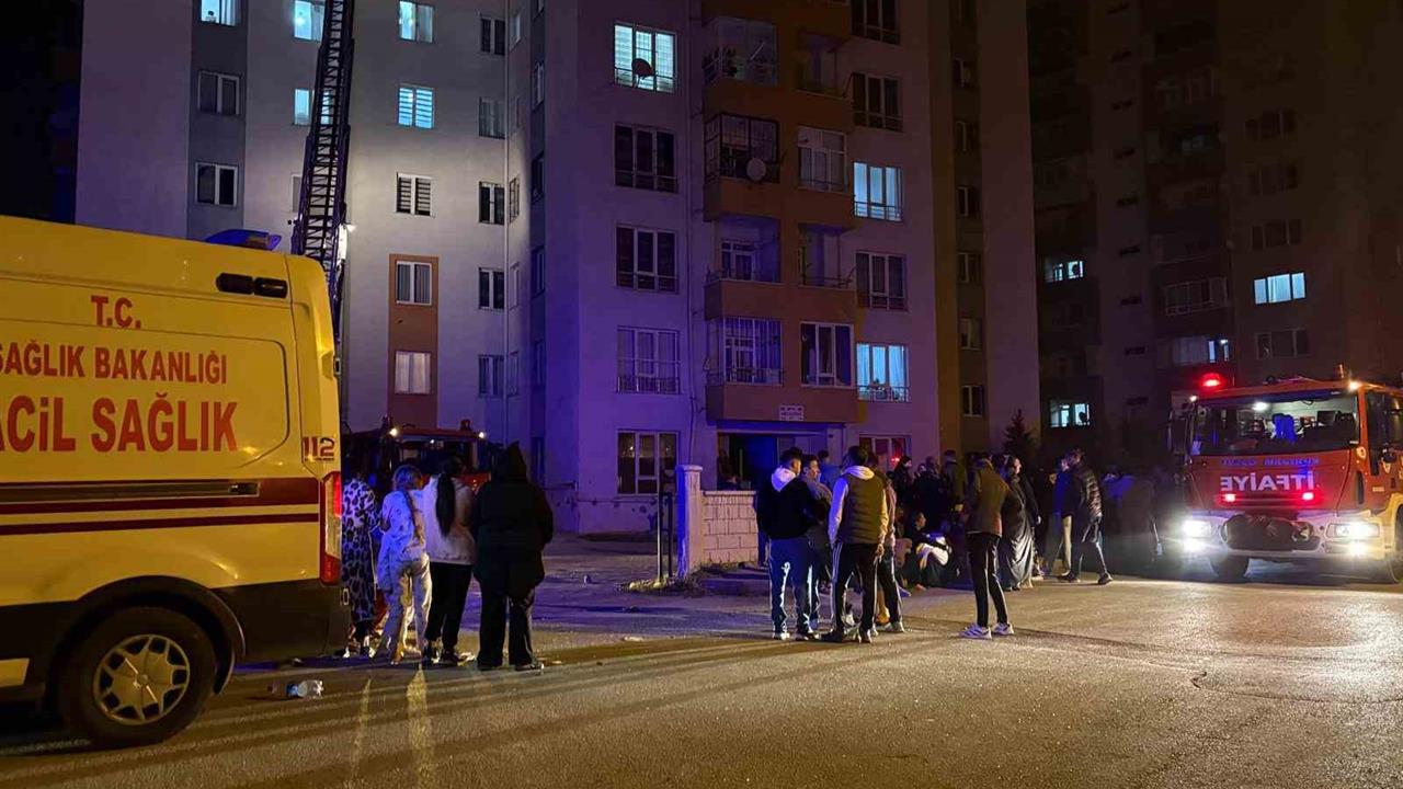 Kayseri'de Apartman Yangını: Sakinler Sokağa Çıktı