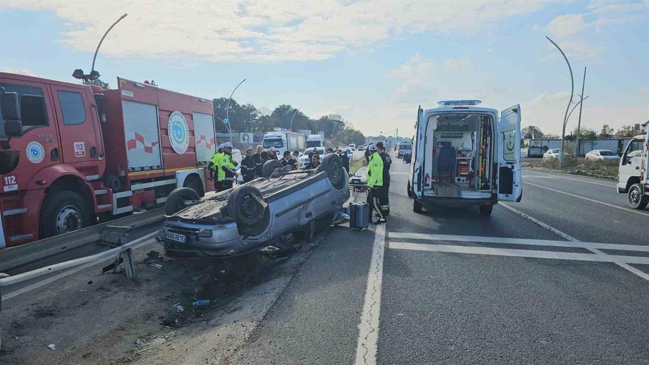 Tekirdağ'da Kontrolden Çıkan Otomobil Takla Attı