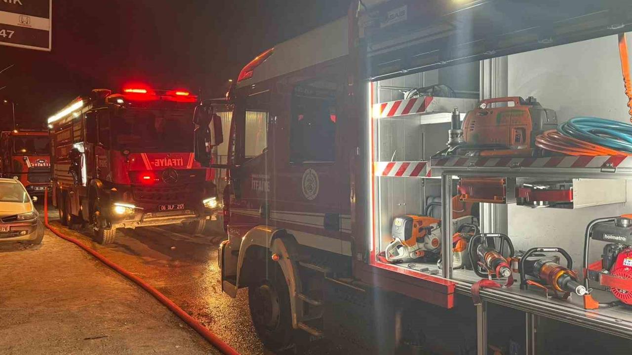 Ankara'da Oto Tamir Dükkanında Yangın Korkusu Yaşandı