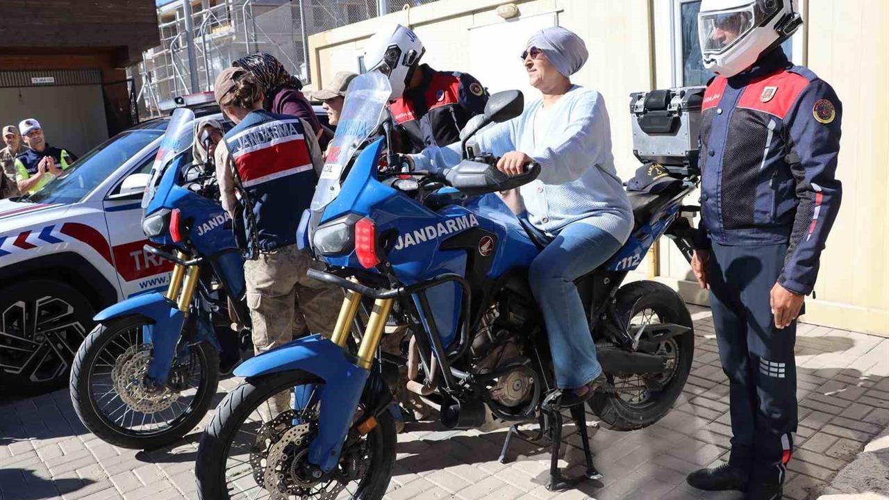 Kilis'te Huzur Konağı'ndan Jandarmaya Ziyaret