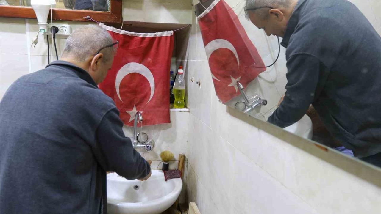 El Halil'de Türkiye Sevgisi: Her Dükkanın Kapısında Bayraklar Var