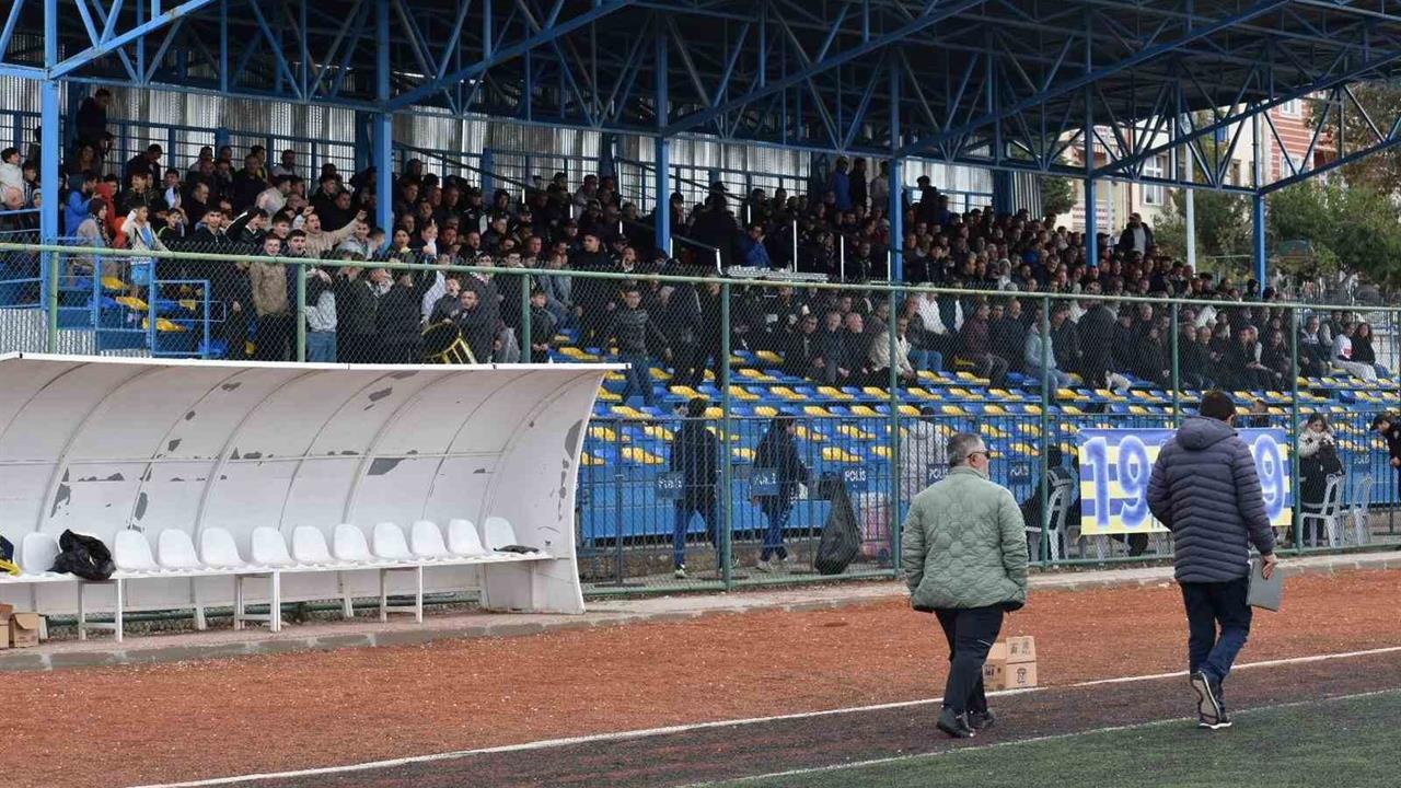 Bilecik'te İlk Maçta Seyirci Krizi: Taraftar Dışarıda Kaldı