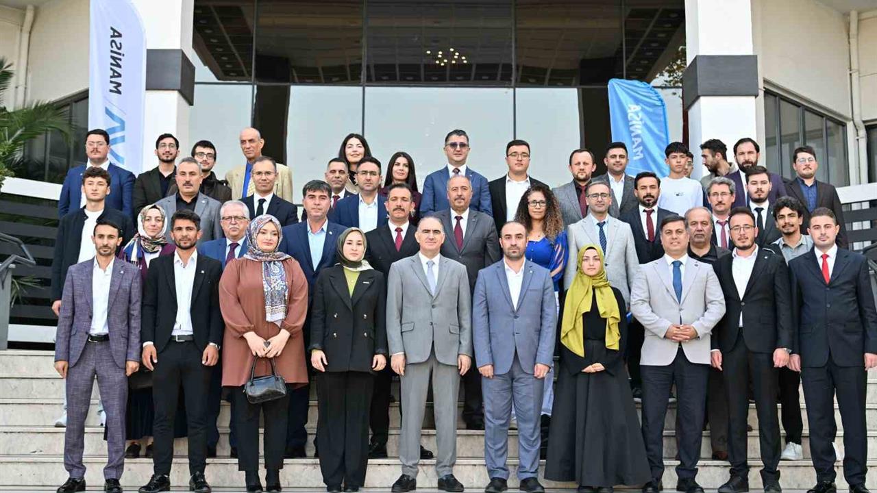 Manisa'da Gençlik Çalıştayı: Hizmetler Tanıtıldı