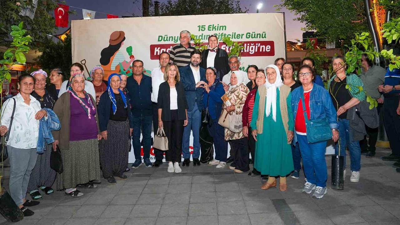 Tarsus'ta Kadın Üreticilere Fidan Desteği Verildi