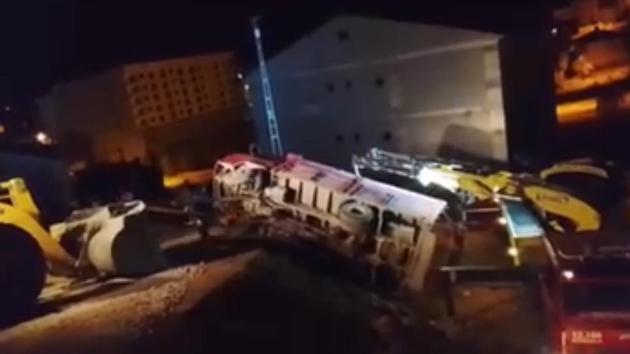 Yüksekova'da Kamyonet Devrildi: Şanslı Kurtuluş