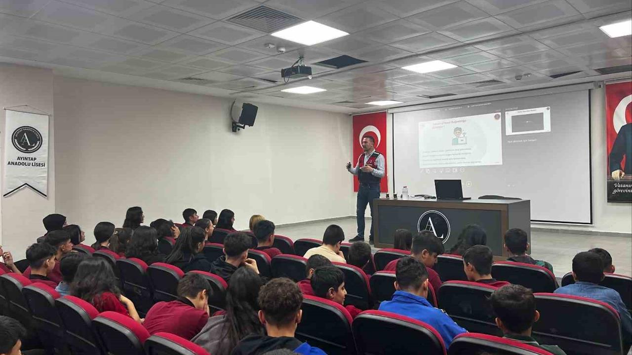 Gaziantep'te Öğrencilere Siber Güvenlik Eğitimi Verildi