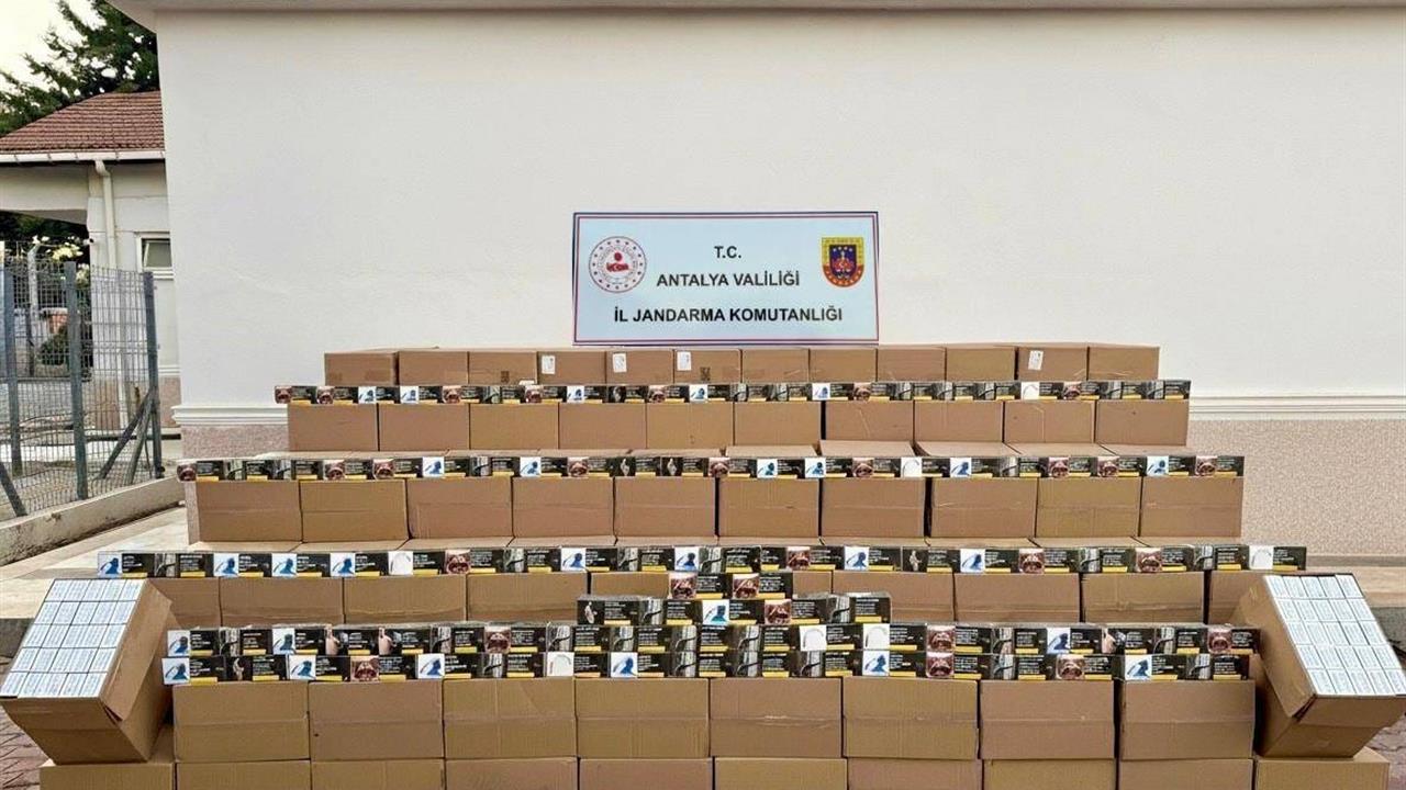 Antalya'da 5 Milyon Makaron Operasyonu: Çok Sayıda Kaçak Ürün Ele Geçirildi