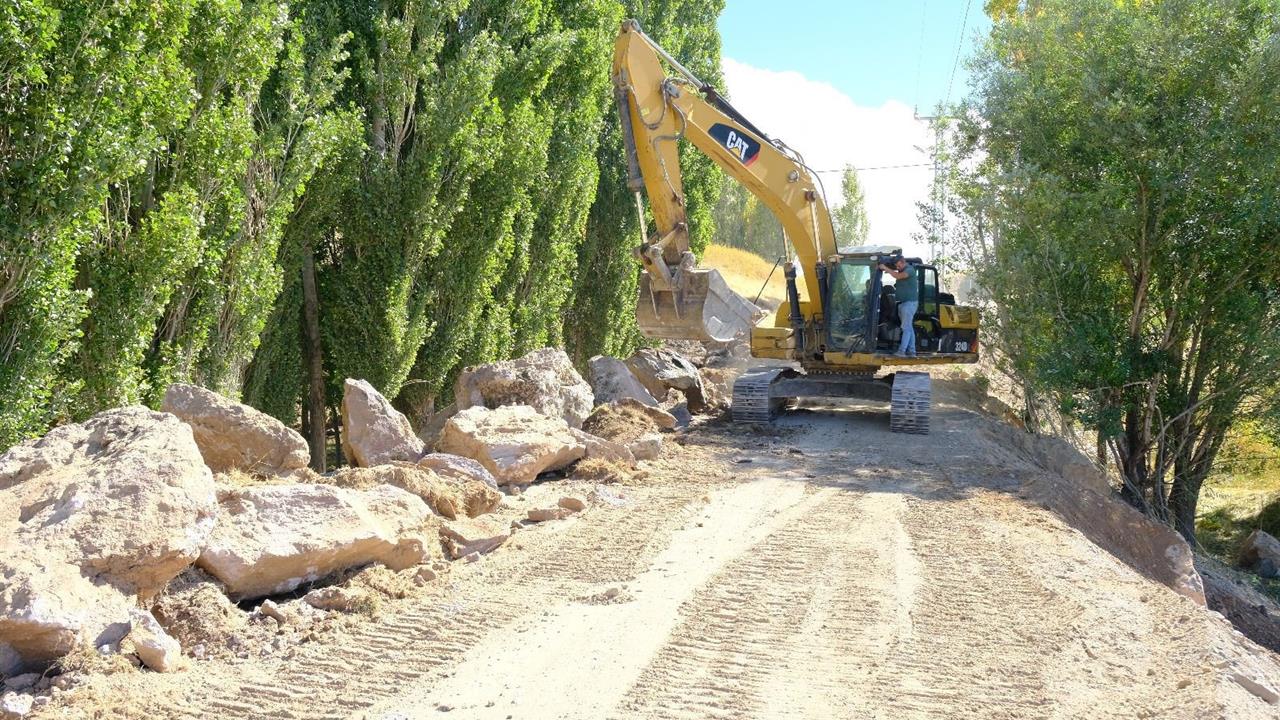 Akçaören Yolunda Altyapı Güçlendirme Çalışmaları Devam Ediyor