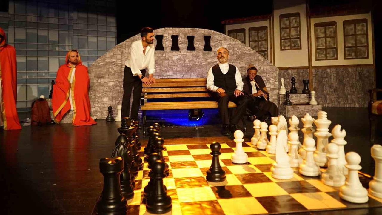 Erzurum'da "Son Hamle: Uyanış" Tiyatrosu Büyüledi