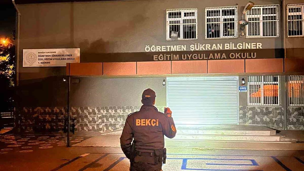 Manisa'da Okul Çevrelerinde Gece Denetimi Yapıldı