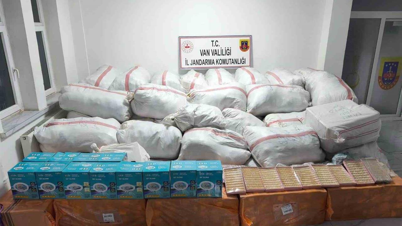 Van'da 4.6 Milyon TL Değerinde Kaçak Eşya Ele Geçirildi