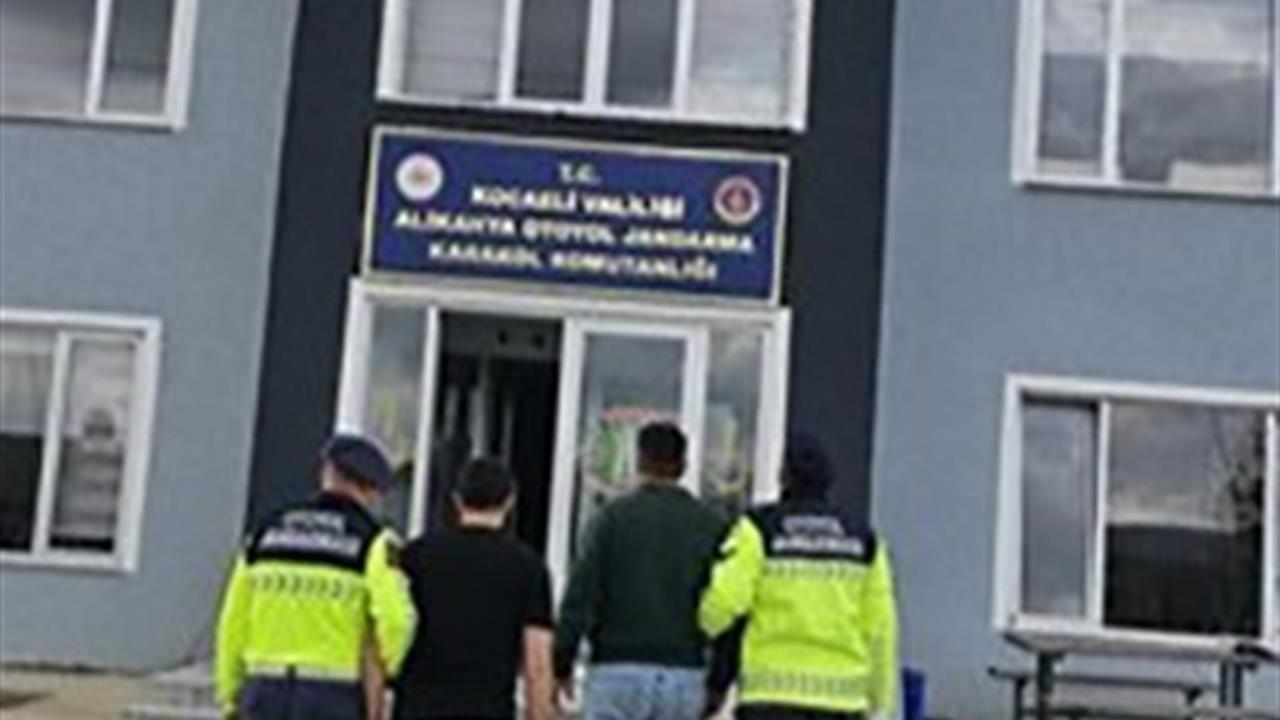 Kocaeli'de Tehlikeli Sürüşe Ceza: İki Sürücü Yakalandı