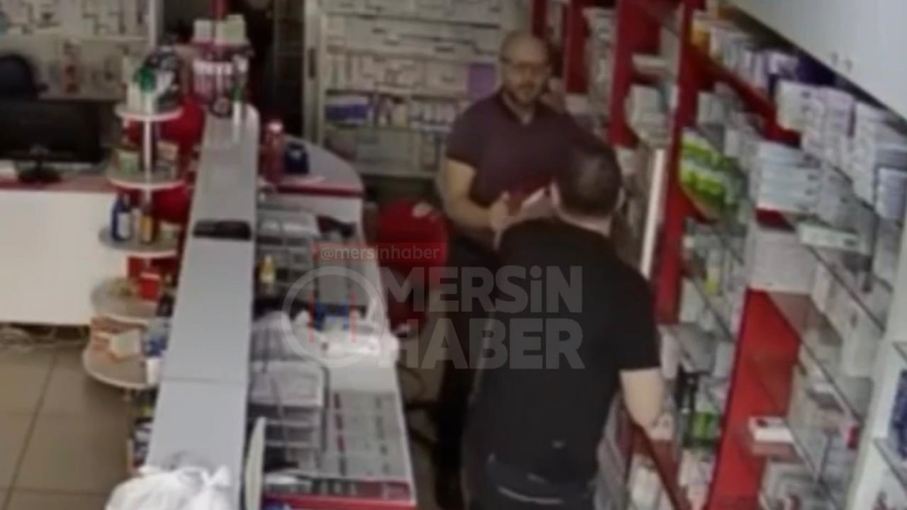 Erdemli'de Eczane Saldırısı: Hasta Yakını Sopayla Saldırdı