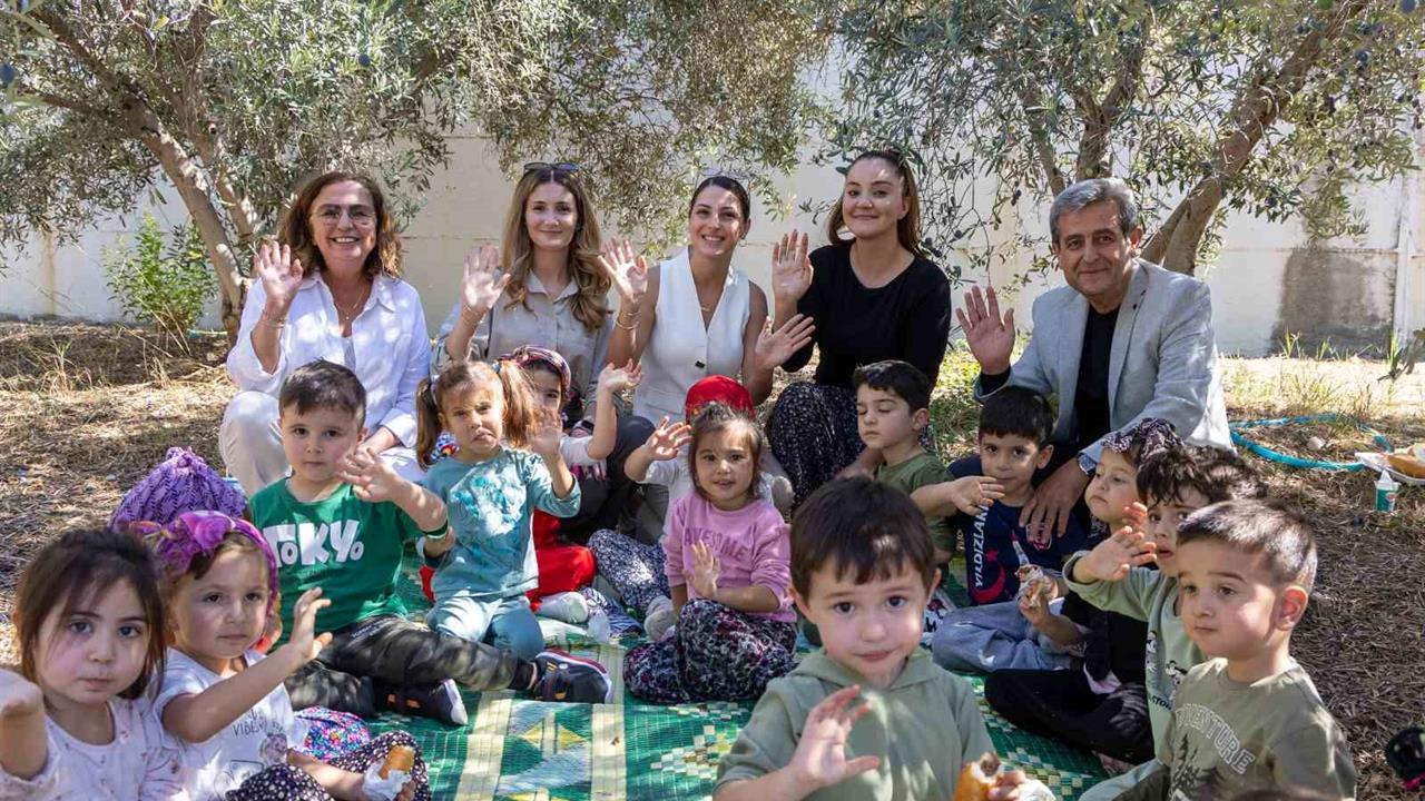 Manavgat’ta Minik Çocuklardan Zeytin Hasadı Etkinliği