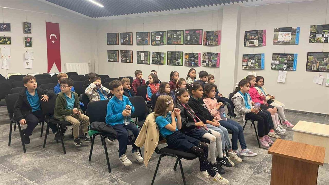 Düzce'de Öğrenciler Botanik Bahçesini Ziyaret Etti